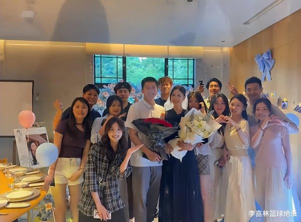 世界杯下单平台 恭喜！30岁中国拍浮奥运亚军求婚收效：女友模特身材高挑秀气好般配