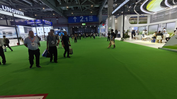 2026FIFA世界杯下单平台官网 2026 SNEC速览: 空荡的场馆, 挡不住时间落潮